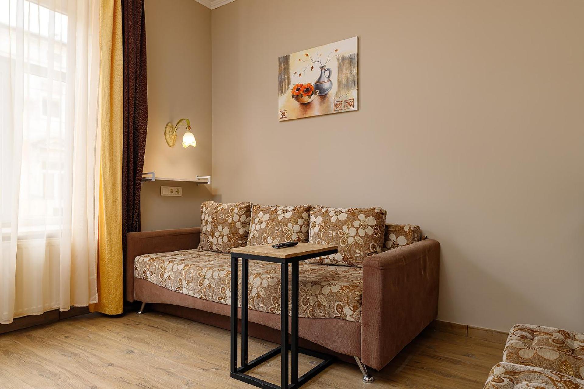 Hotel Kaiser Econom Lviv Buitenkant foto