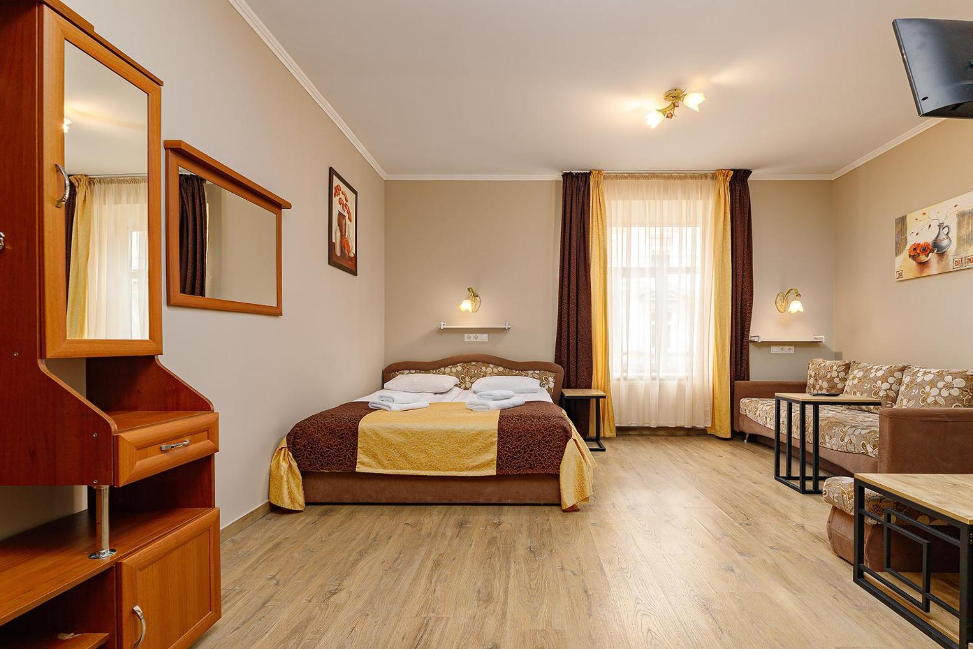 Hotel Kaiser Econom Lviv Buitenkant foto