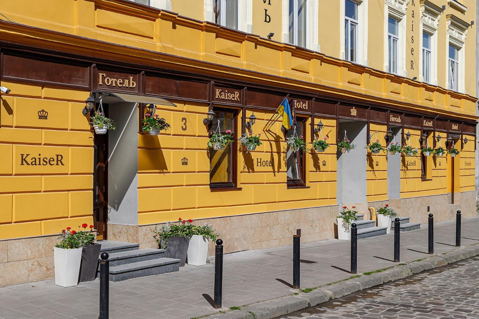 Hotel Kaiser Econom Lviv Buitenkant foto