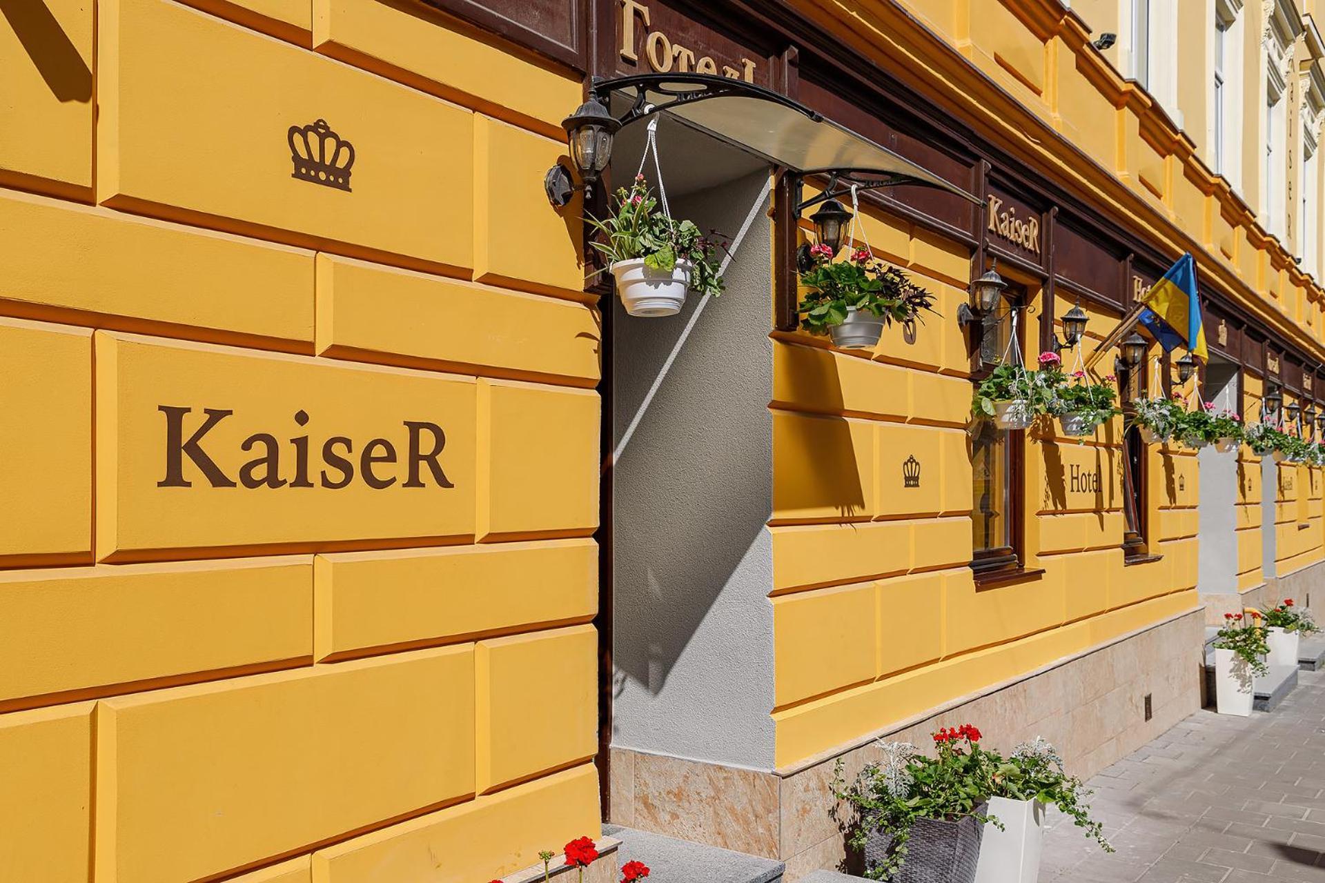 Hotel Kaiser Econom Lviv Buitenkant foto