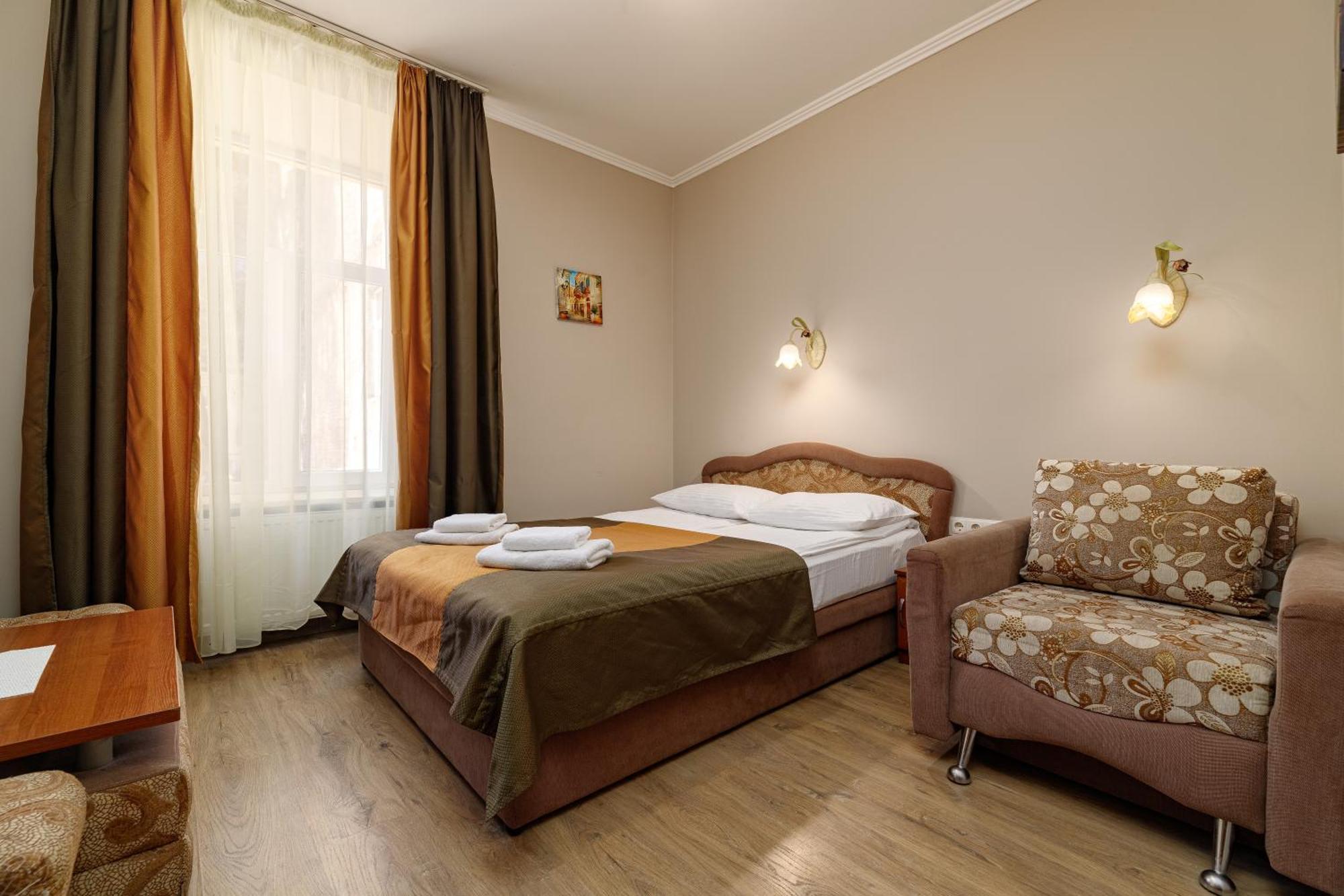 Hotel Kaiser Econom Lviv Buitenkant foto